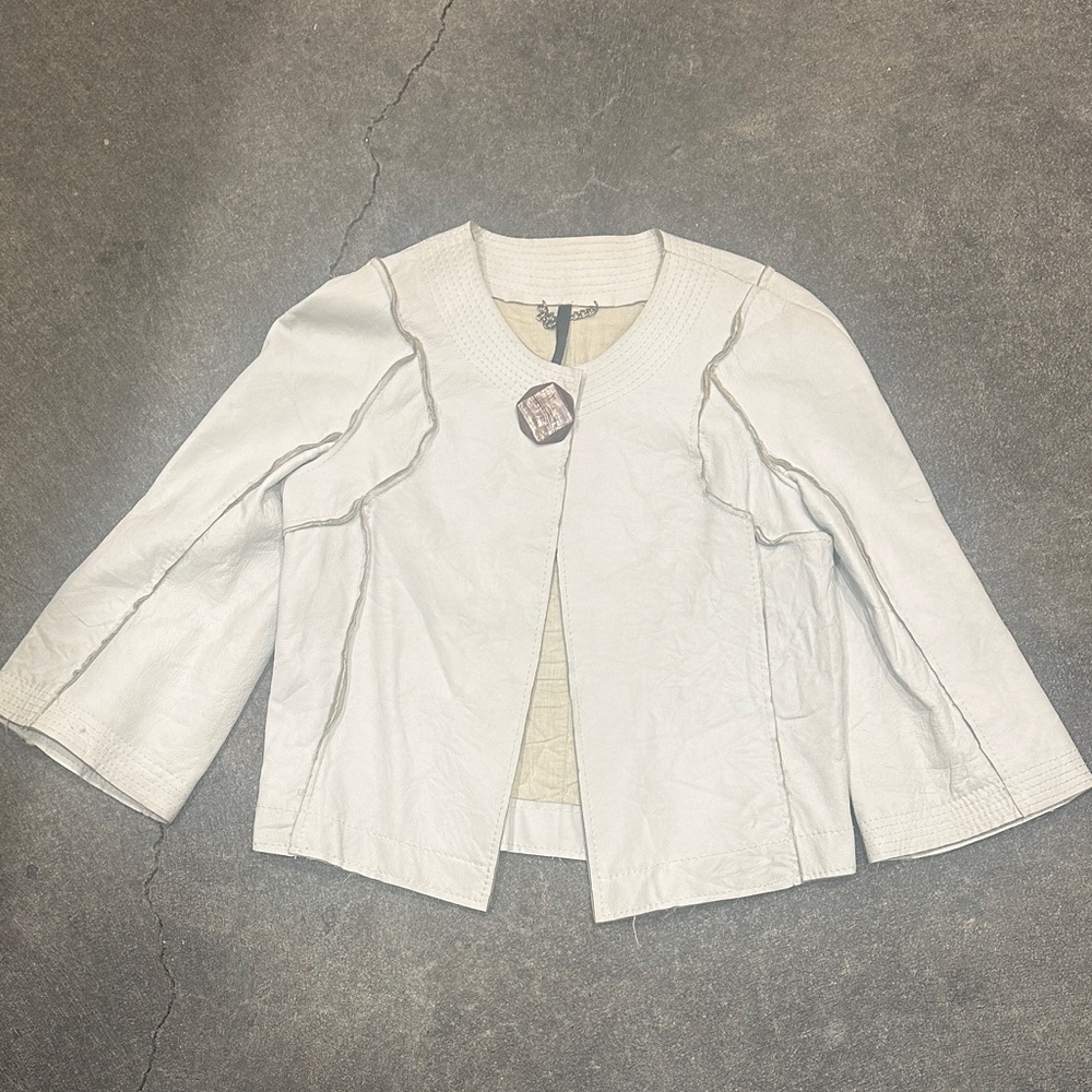 Poleci White leather short swing style jacket